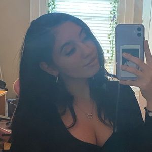 Meet your Posher, Alyssa